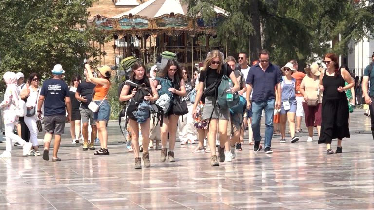 Turizmi përshpejtohet në mars, rritje me rreth 11 për qind e të huajve që vizituan Shqipërinë